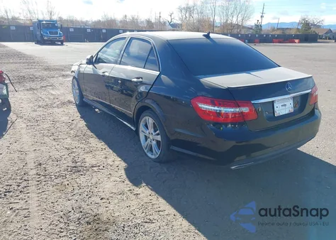 2013 Mercedes-Benz E 350 4Matic z USA, uszkodzony, nr VIN WDDHF8JBXDA670967